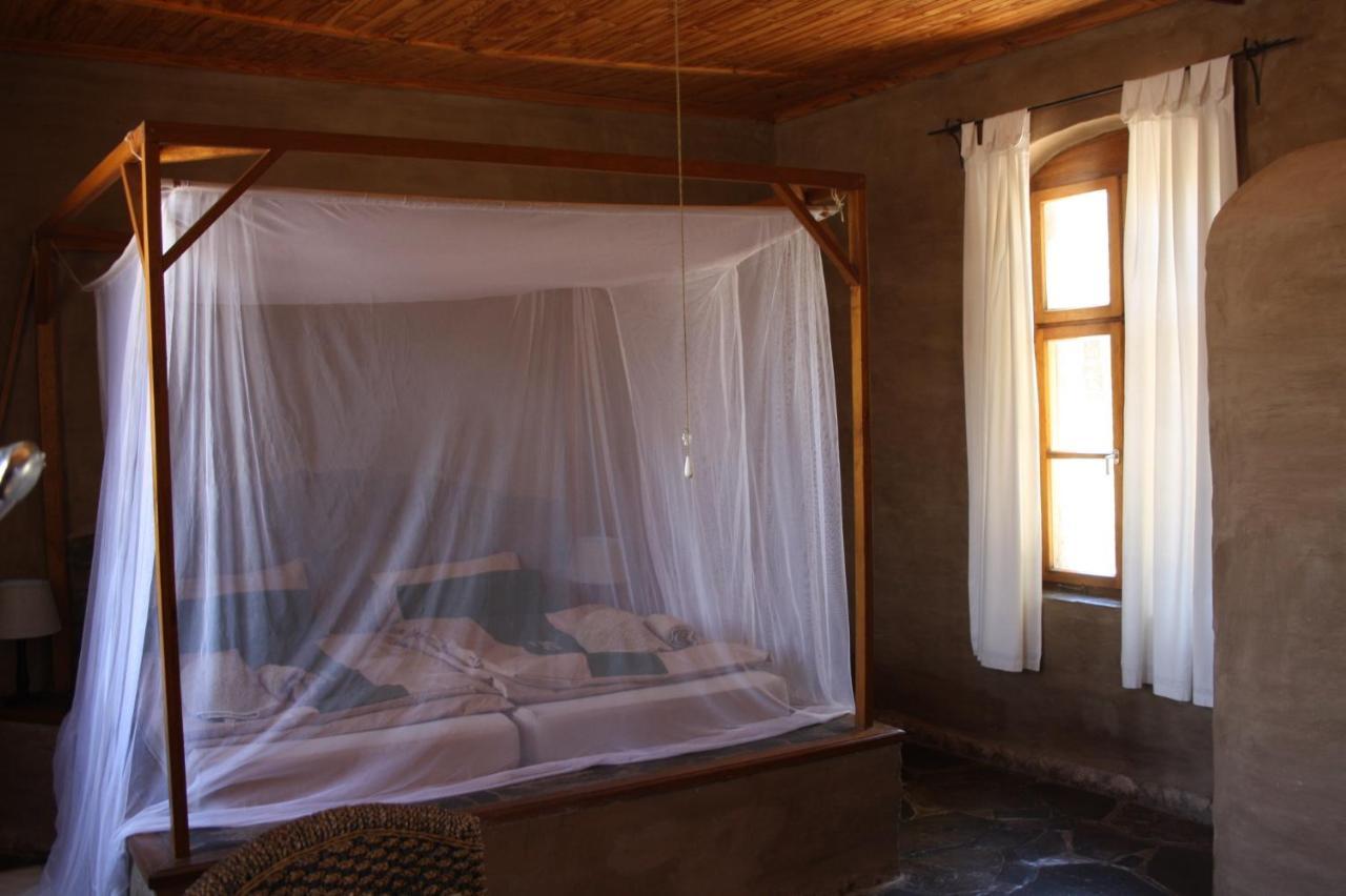 Fort Sesfontein Lodge & Safaris Экстерьер фото