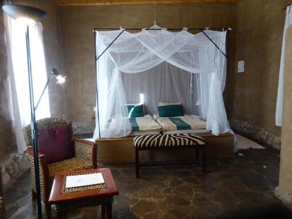 Fort Sesfontein Lodge & Safaris Экстерьер фото
