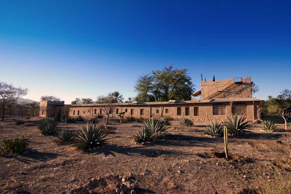 Fort Sesfontein Lodge & Safaris Экстерьер фото