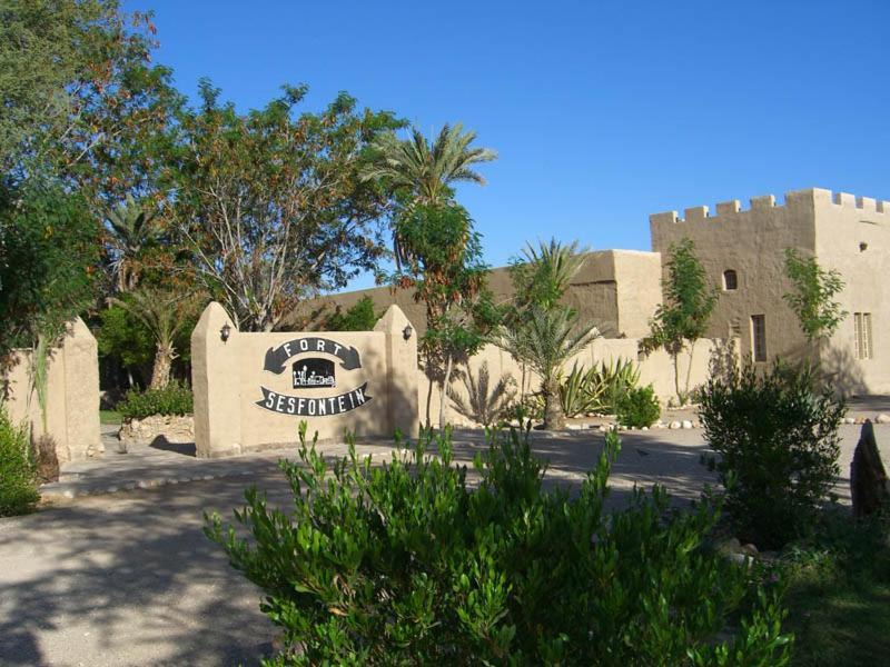 Fort Sesfontein Lodge & Safaris Экстерьер фото
